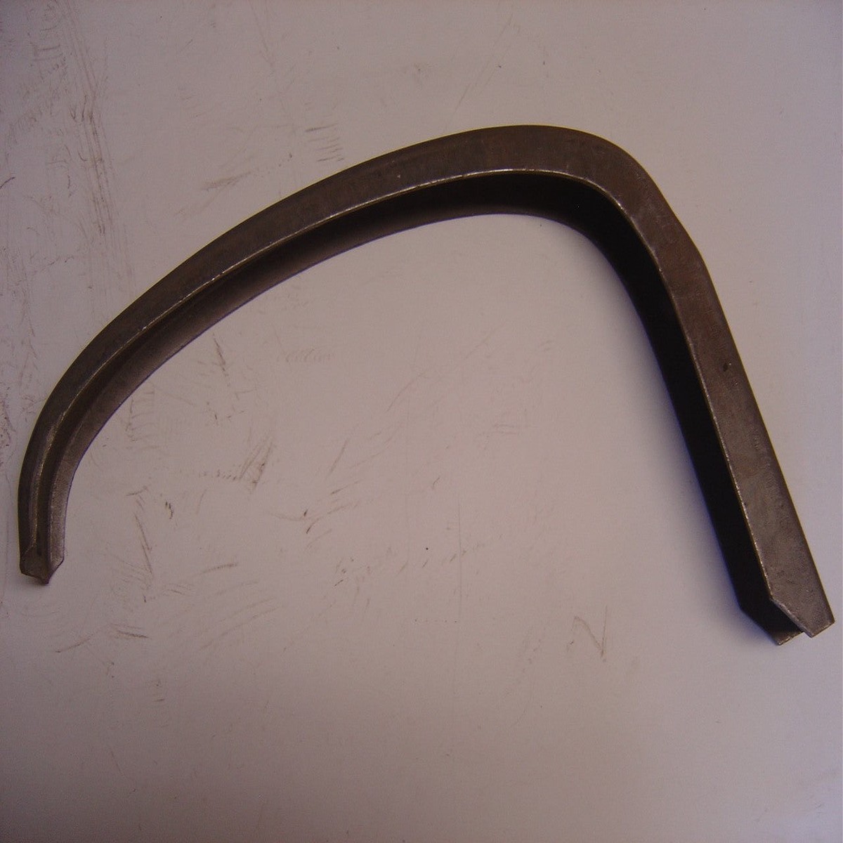 A-16180-B Rear Fender Brace 30/1 Cpe/Rdstr/Pu